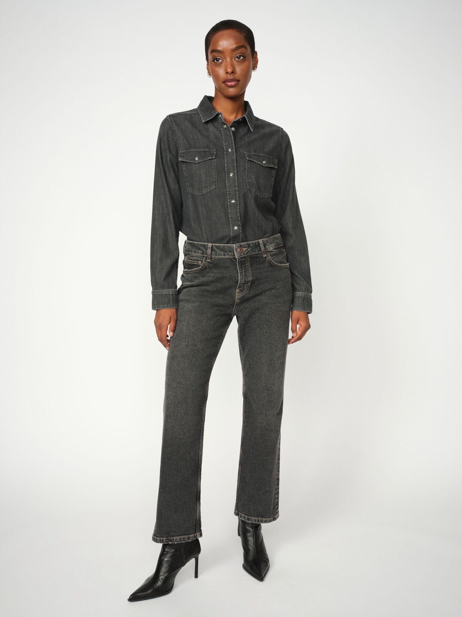 Modelshot / Grey / Detail